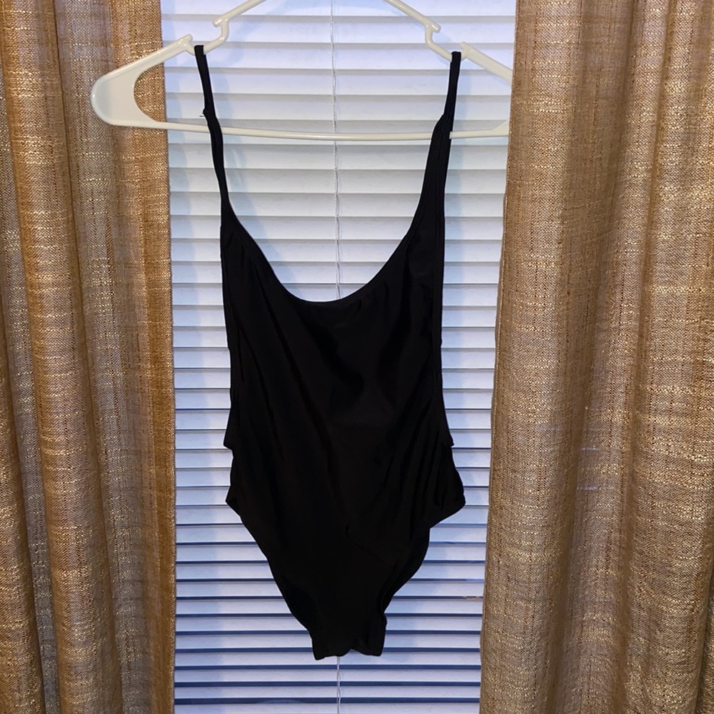 One piece - Picture 3 of 5